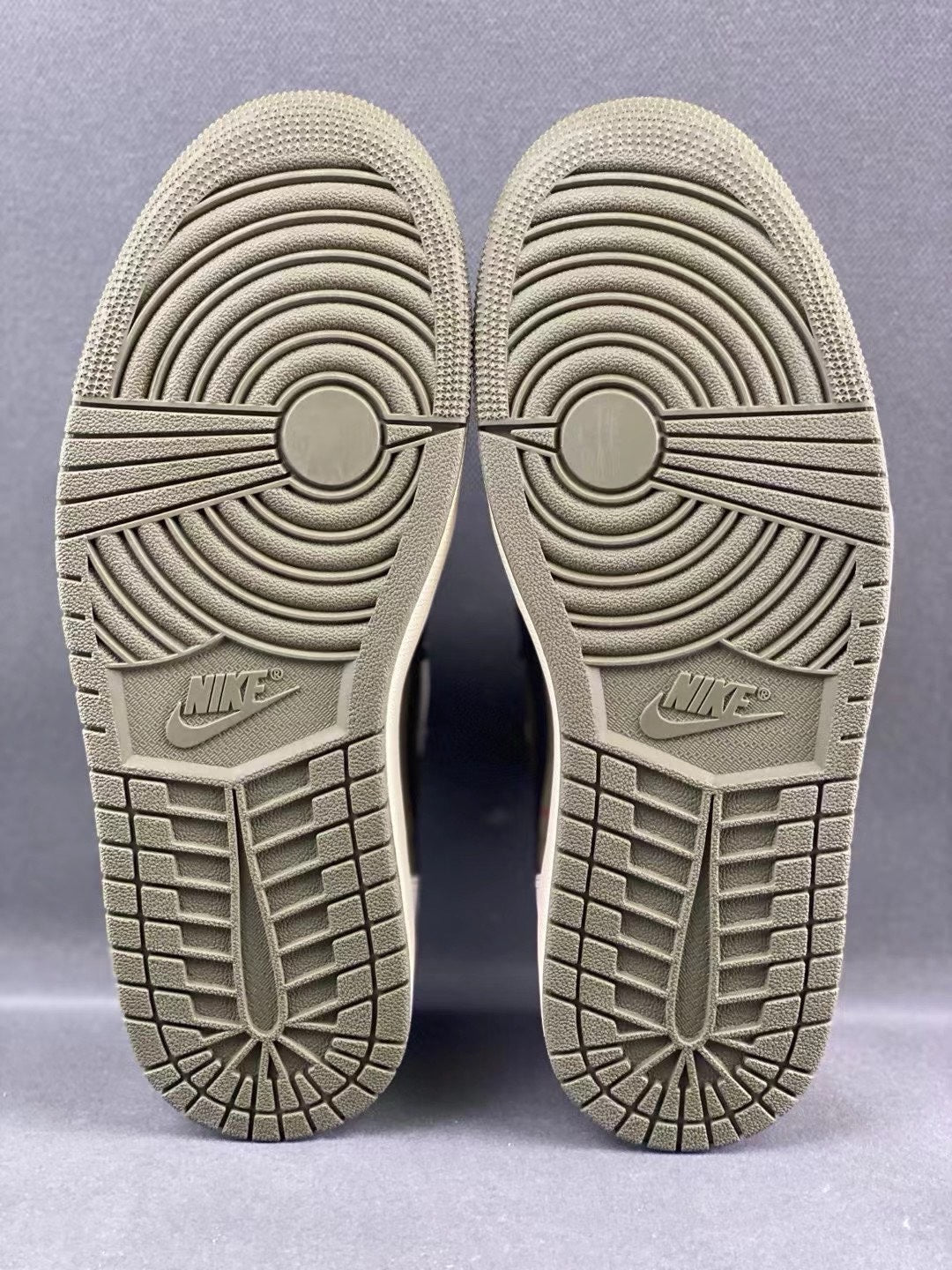 SNEAKERS AIR JORDAN 1 LOW TRAVIS SCOTT OLIVE