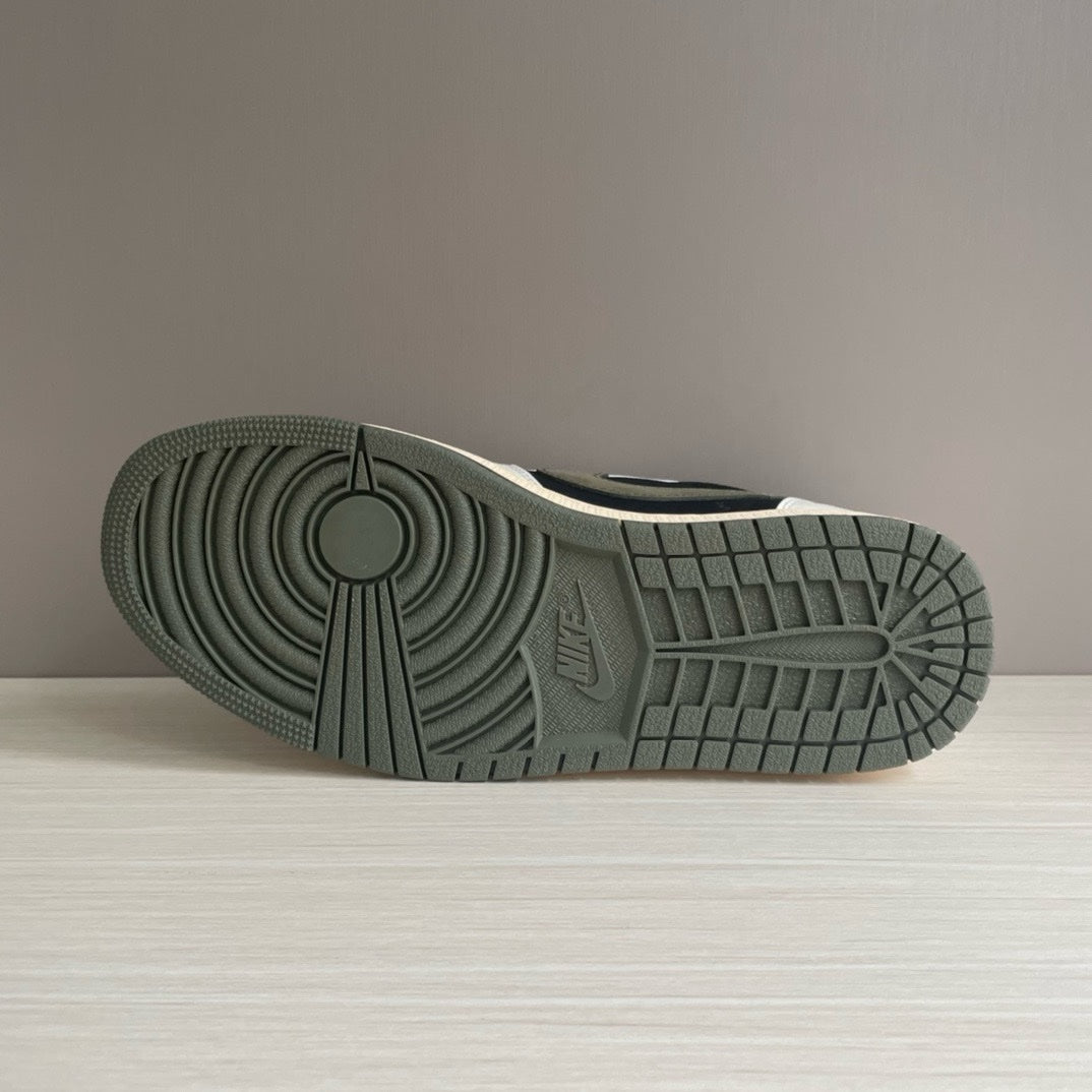 SNEAKERS AIR JORDAN 1 LOW TRAVIS SCOTT OLIVE