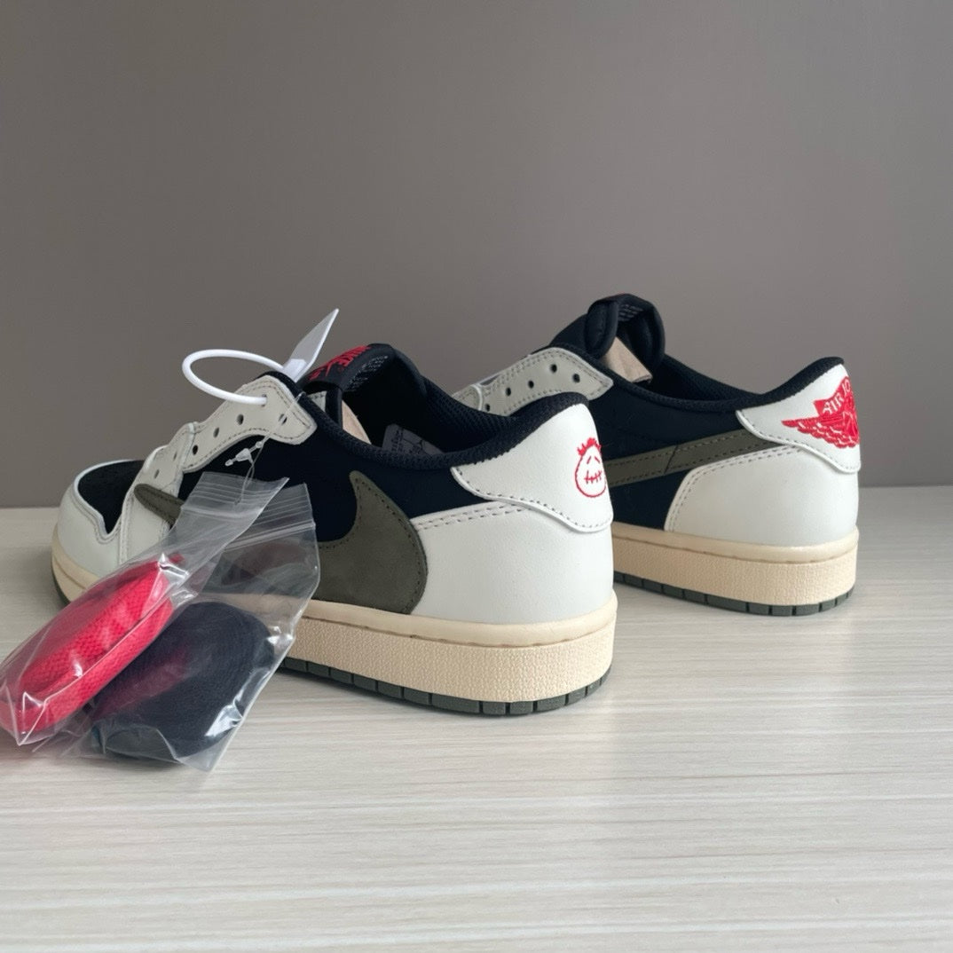 SNEAKERS AIR JORDAN 1 LOW TRAVIS SCOTT OLIVE