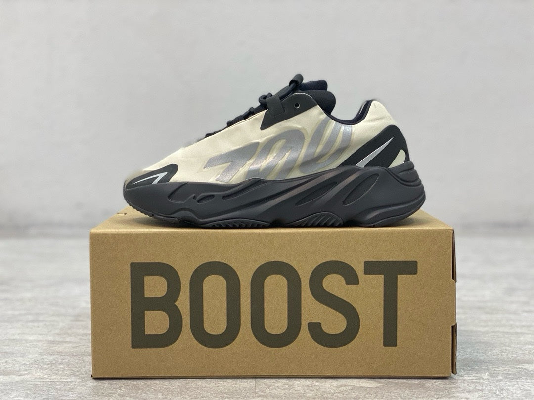 SNEAKERS ADIDAS YEEZYBOOST 700 MNVN