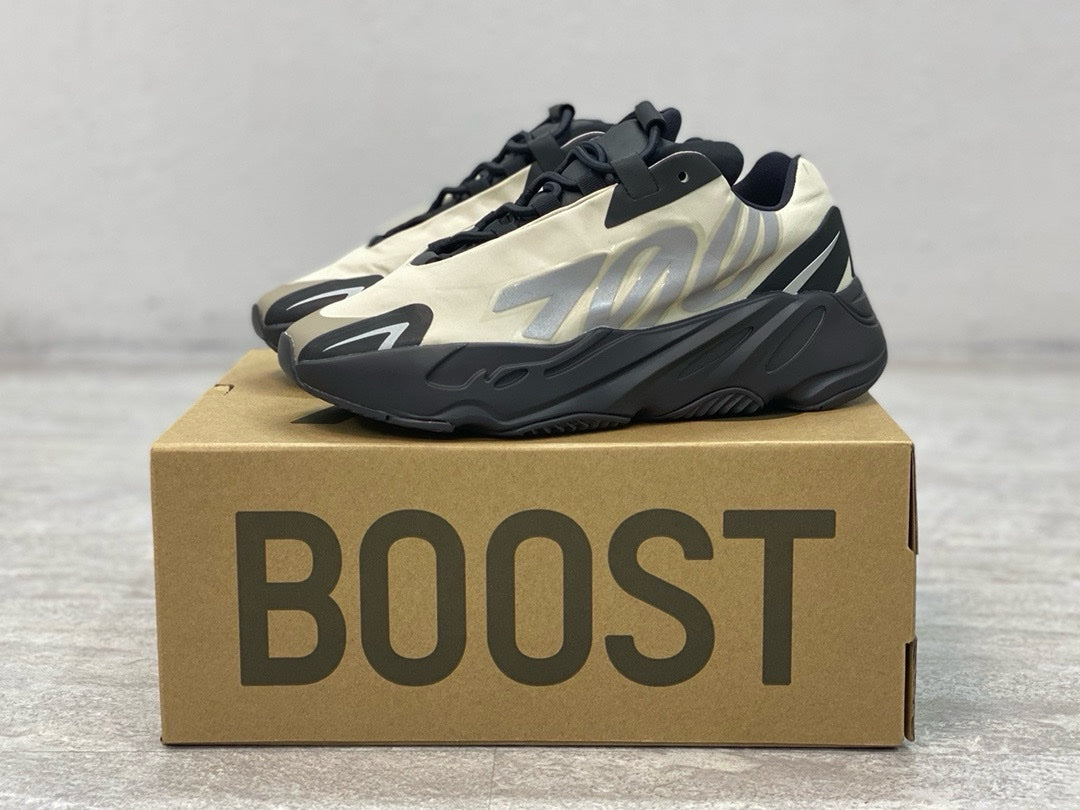 SNEAKERS ADIDAS YEEZYBOOST 700 MNVN