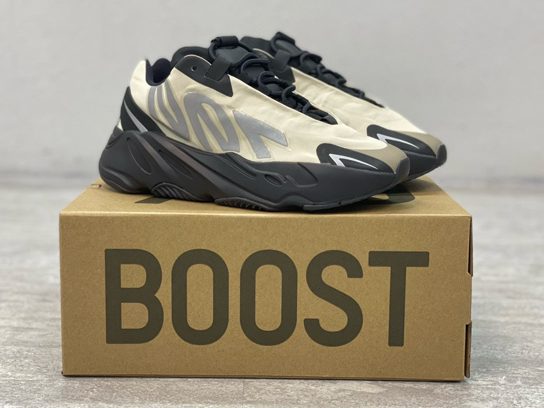 SNEAKERS ADIDAS YEEZYBOOST 700 MNVN
