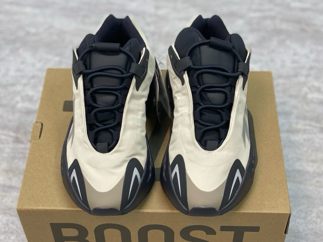 SNEAKERS ADIDAS YEEZYBOOST 700 MNVN