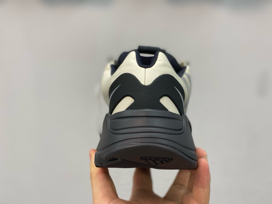 SNEAKERS ADIDAS YEEZYBOOST 700 MNVN