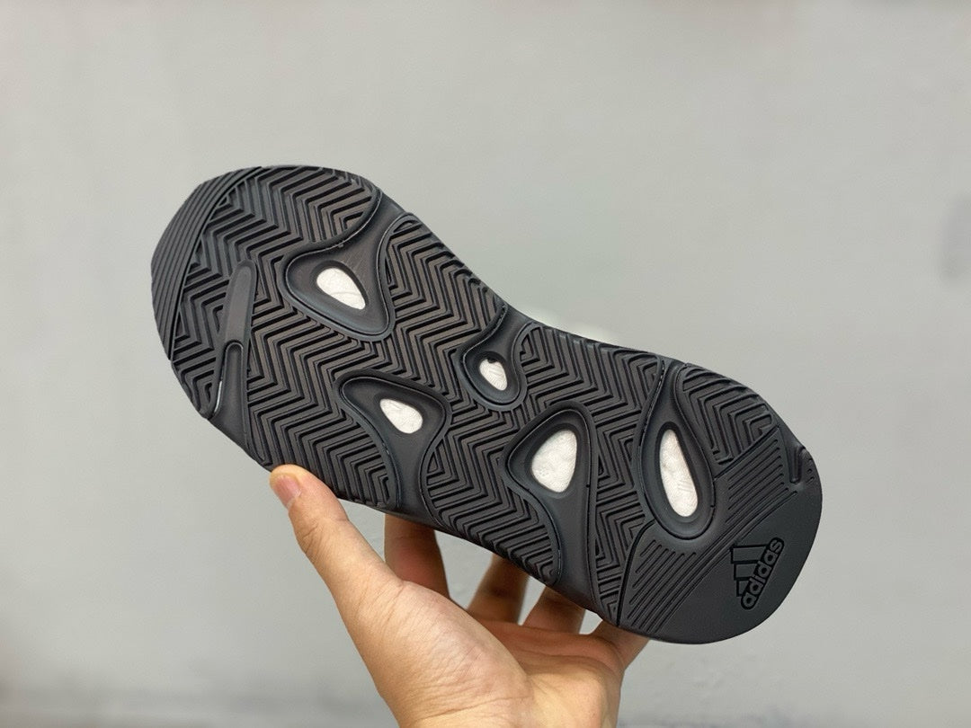 SNEAKERS ADIDAS YEEZYBOOST 700 MNVN