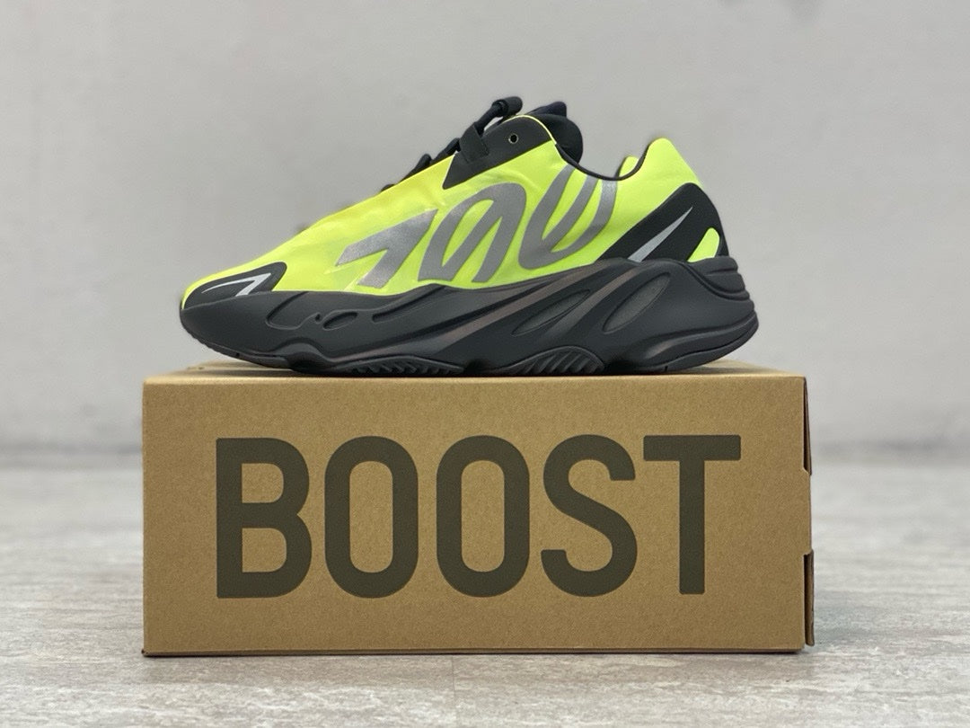 SNEAKERS ADIDAS YEEZYBOOST 700 MNVN