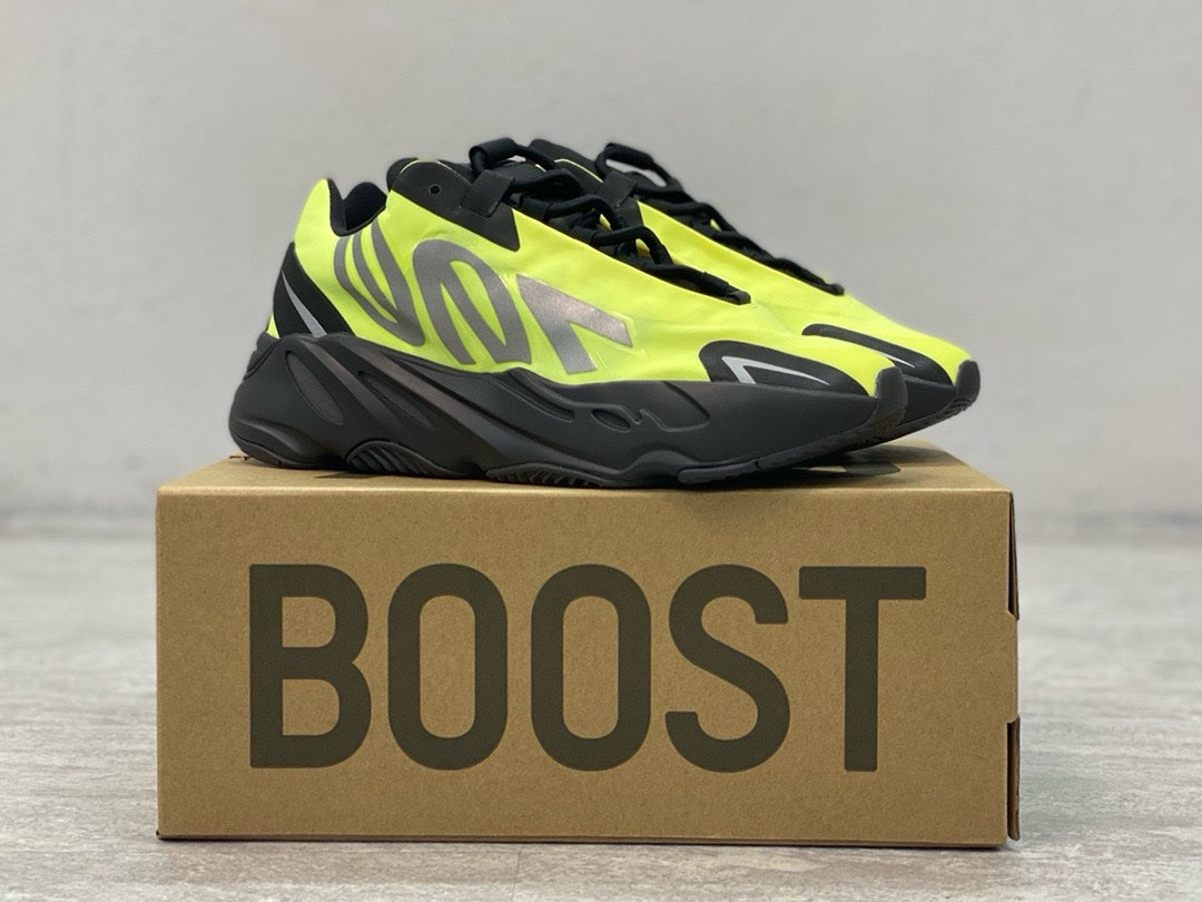 SNEAKERS ADIDAS YEEZYBOOST 700 MNVN