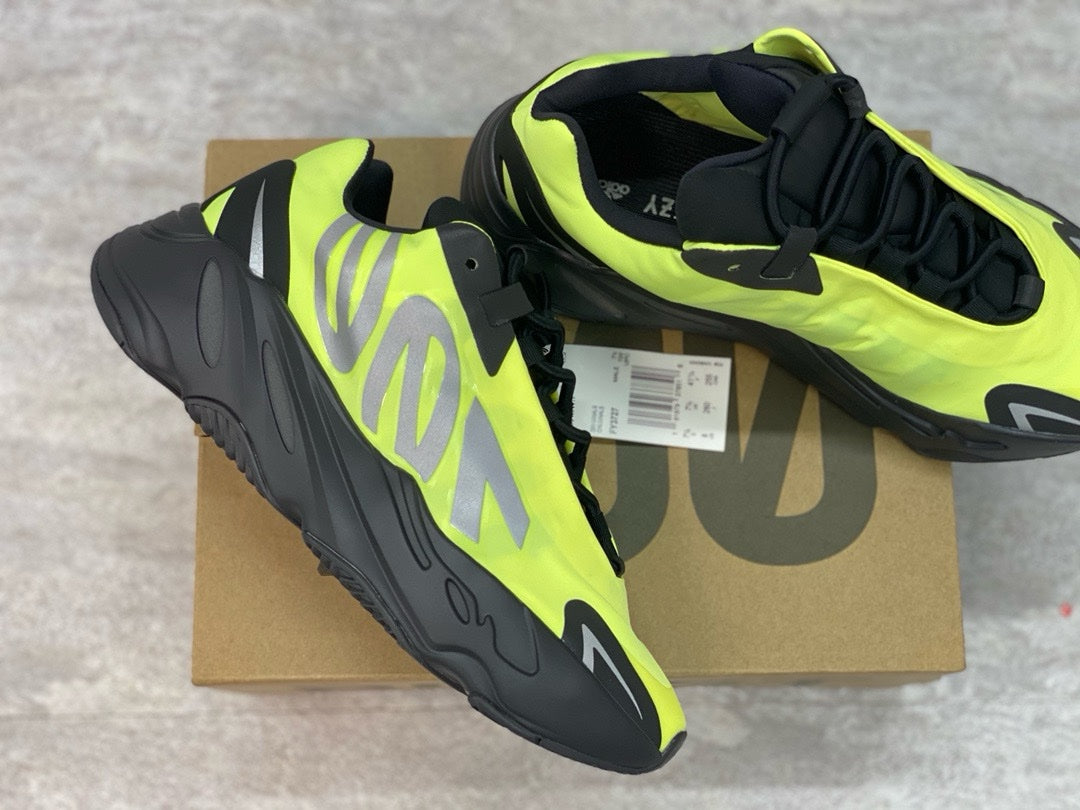 SNEAKERS ADIDAS YEEZYBOOST 700 MNVN