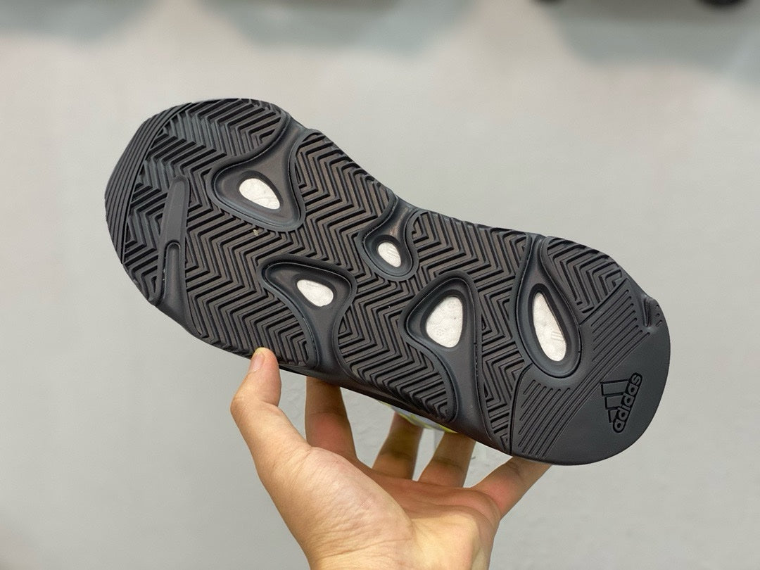 SNEAKERS ADIDAS YEEZYBOOST 700 MNVN