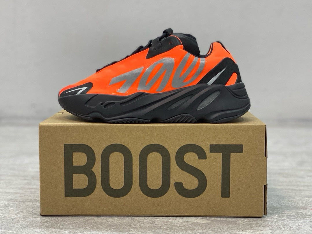 SNEAKERS ADIDAS YEEZYBOOST 700 MNVN