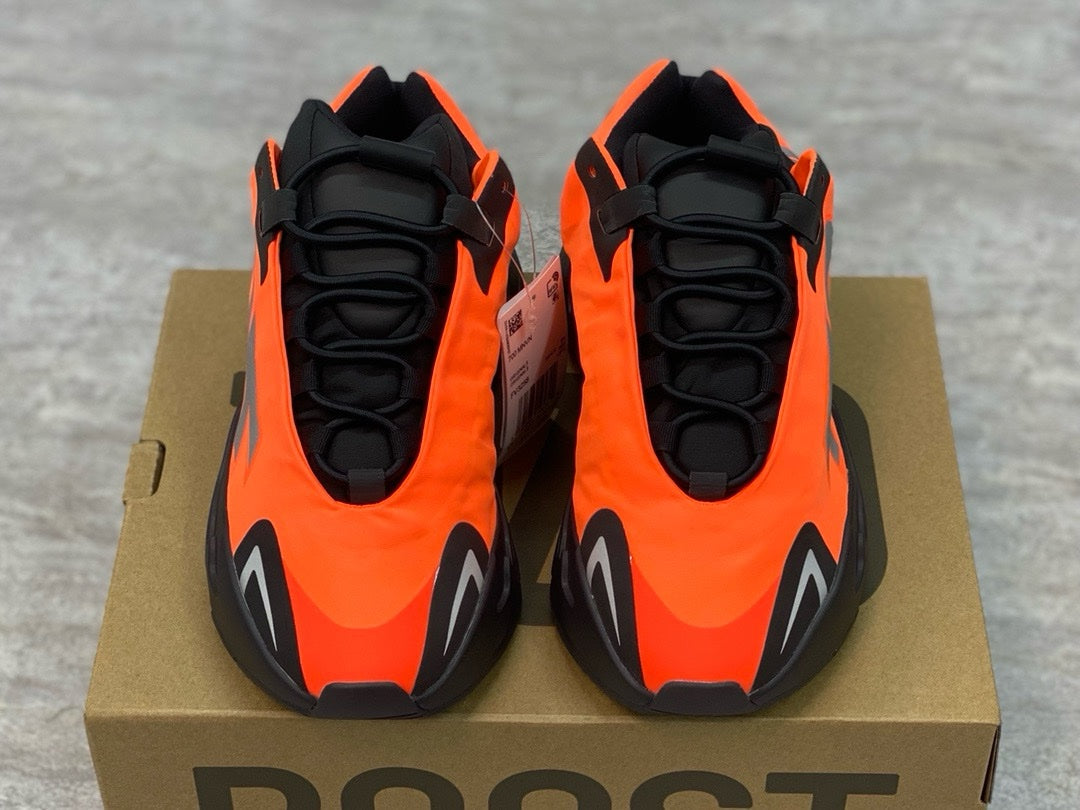 SNEAKERS ADIDAS YEEZYBOOST 700 MNVN