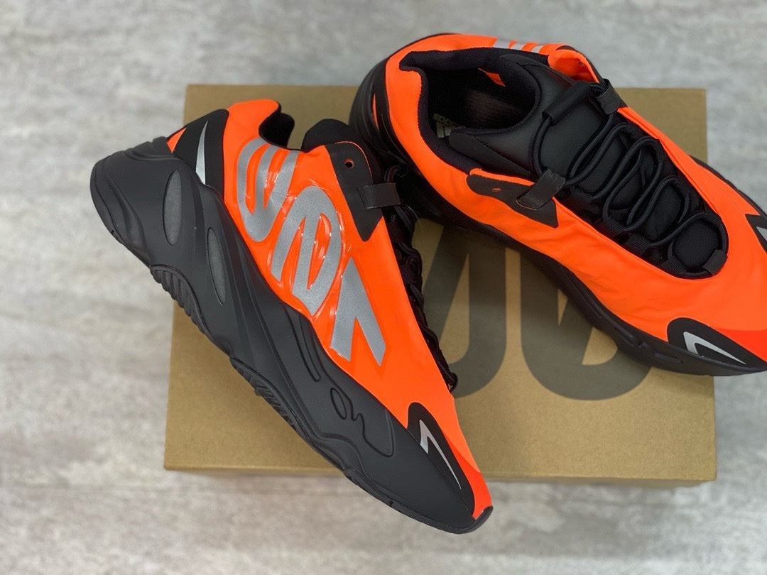 SNEAKERS ADIDAS YEEZYBOOST 700 MNVN