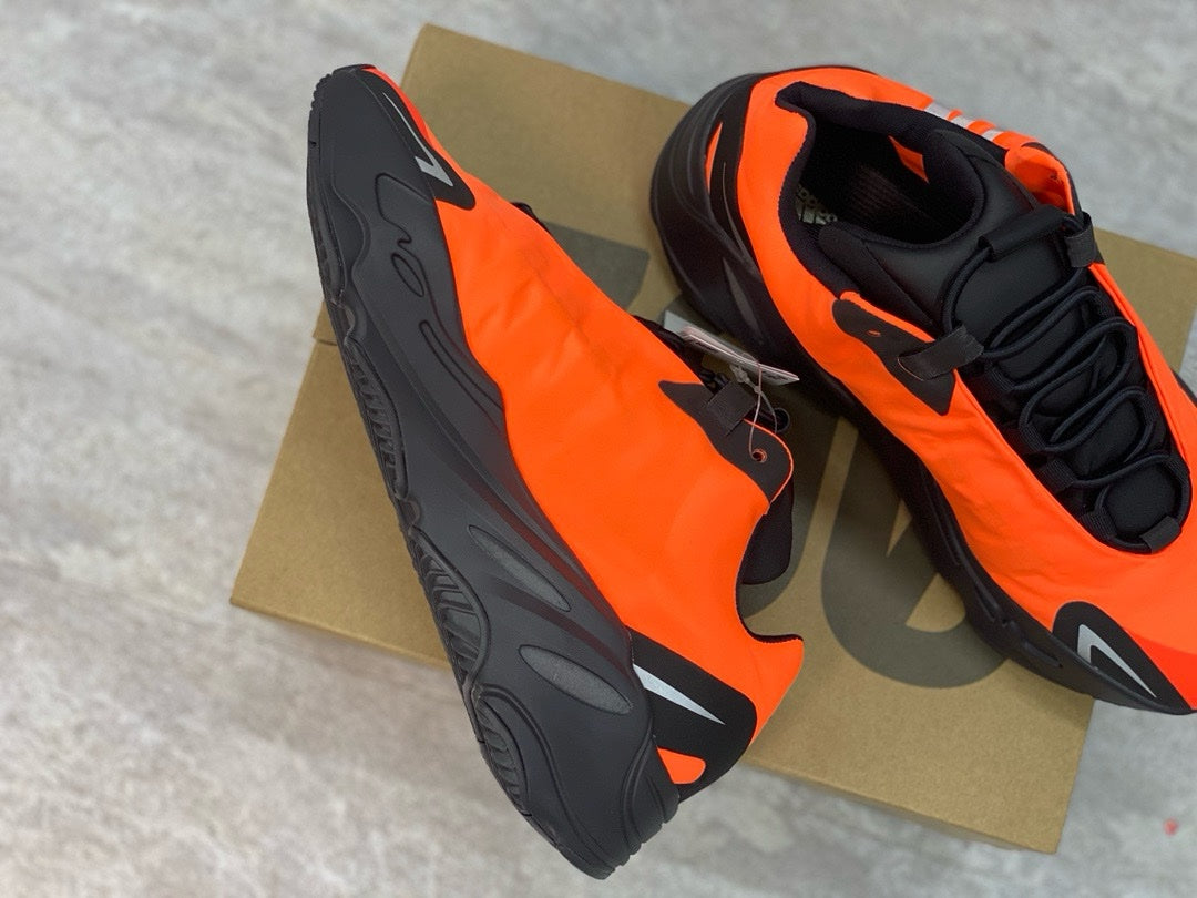 SNEAKERS ADIDAS YEEZYBOOST 700 MNVN