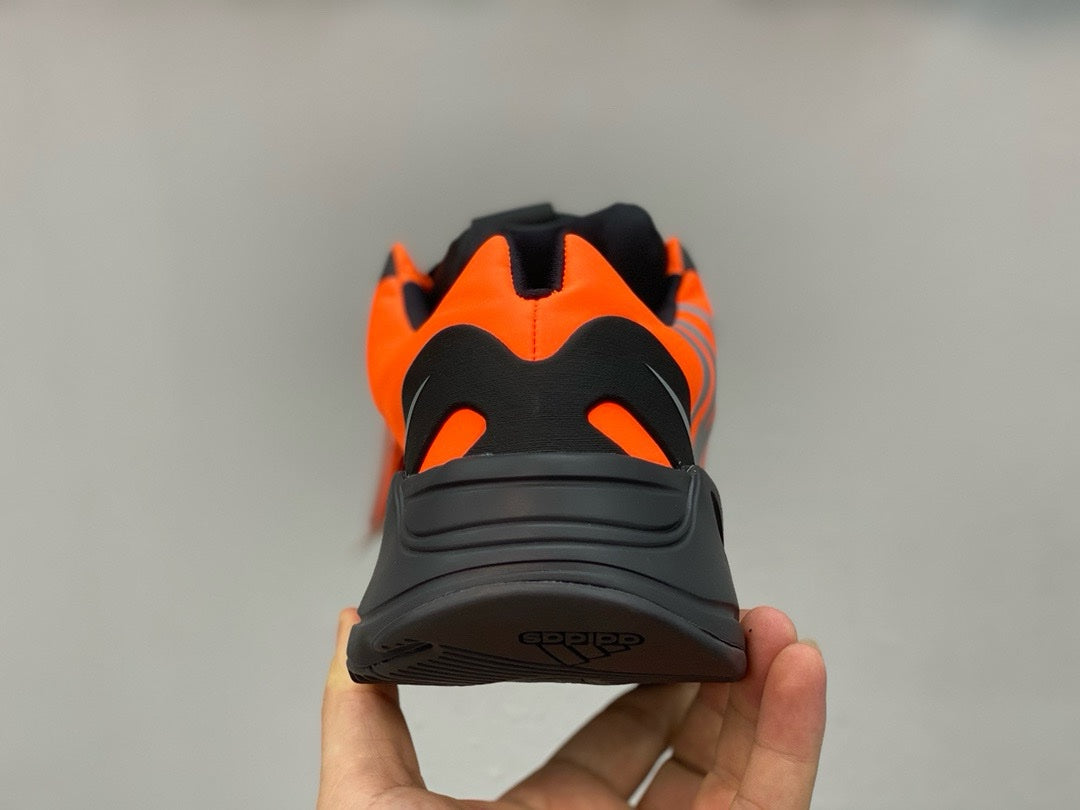 SNEAKERS ADIDAS YEEZYBOOST 700 MNVN