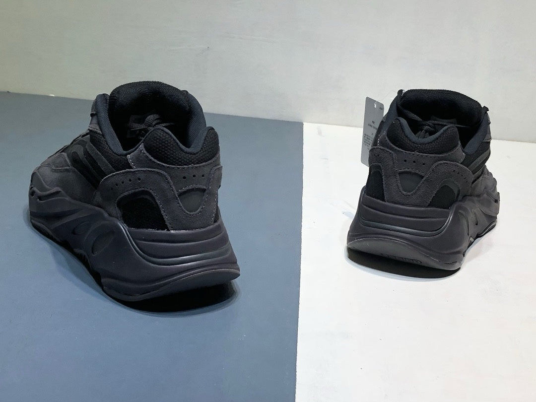 SNEAKERS ADIDAS YEEZYBOOST 700 NOIR