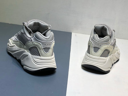 SNEAKERS ADIDAS YEEZYBOOST 700 GRIS