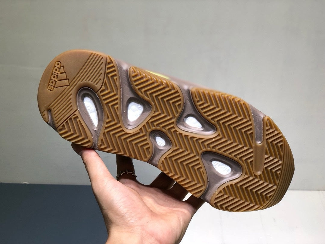 SNEAKERS ADIDAS YEEZYBOOST 700 MARRON