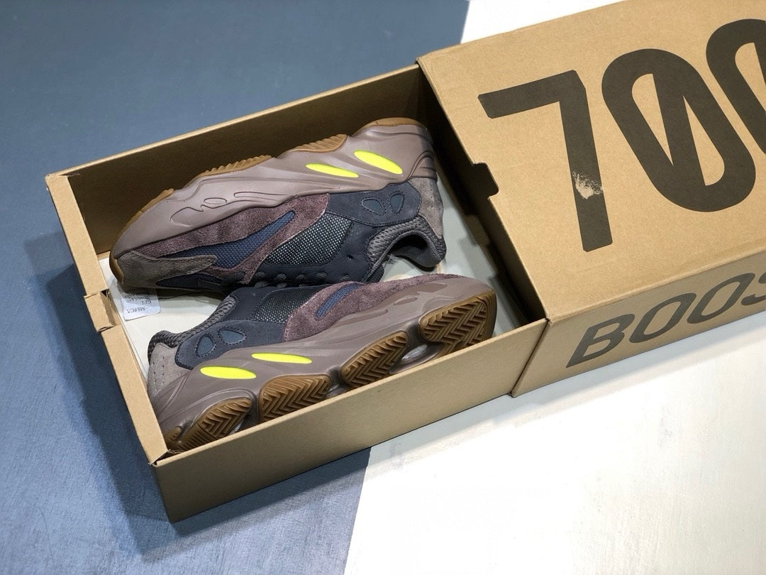 SNEAKERS ADIDAS YEEZYBOOST 700 MARRON