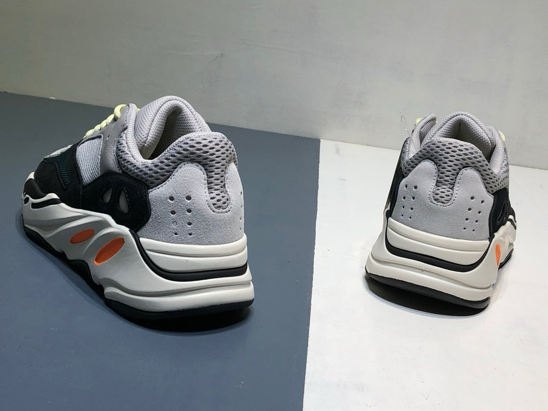 SNEAKERS ADIDAS YEEZYBOOST 700