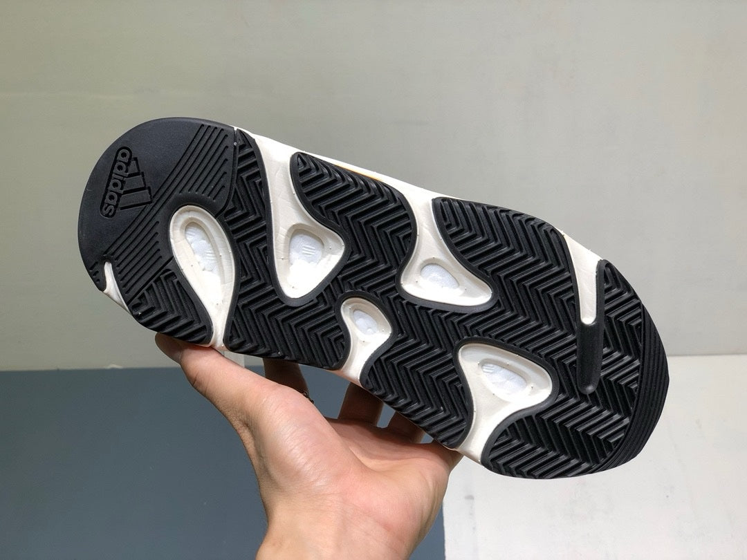 SNEAKERS ADIDAS YEEZYBOOST 700