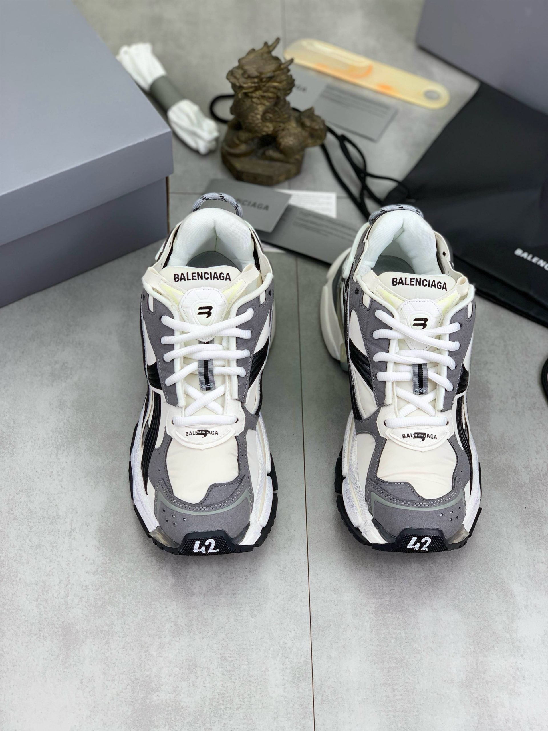 Sneakers Balenciaga Runner Blanc Gris