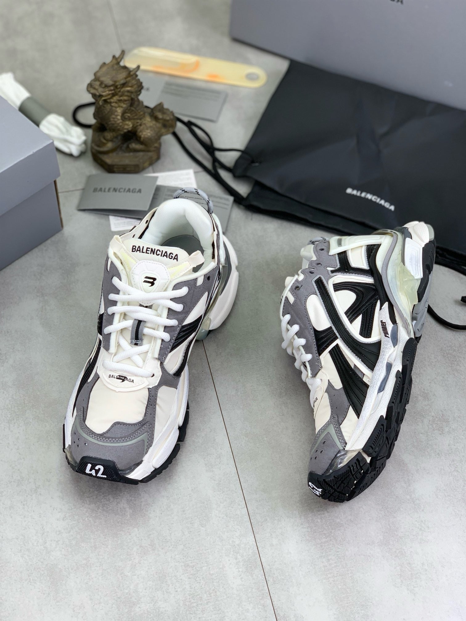 Sneakers Balenciaga Runner Blanc Gris