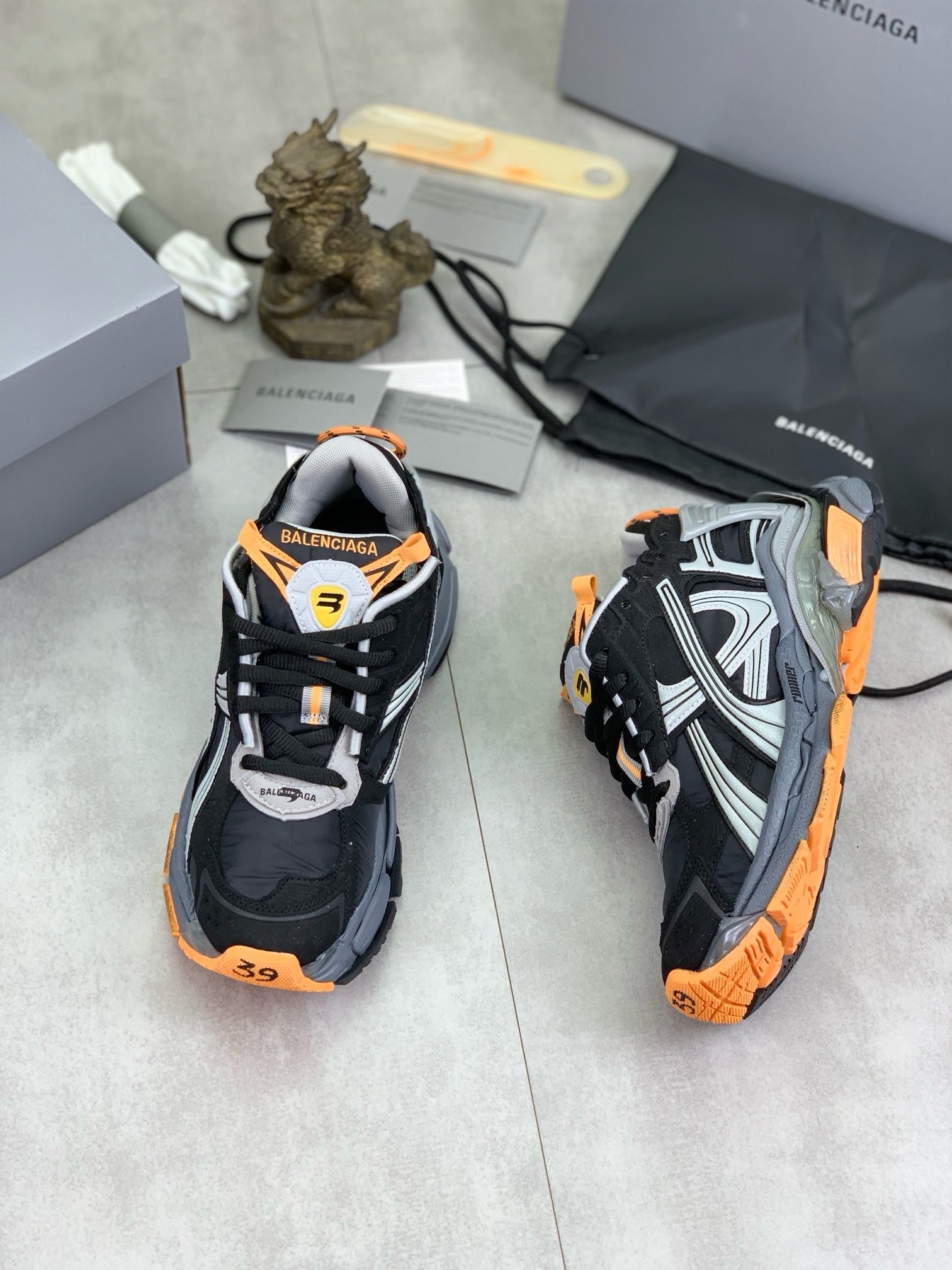 SNEAKERS BALENCIAGA RUNNER NOIR ORANGE