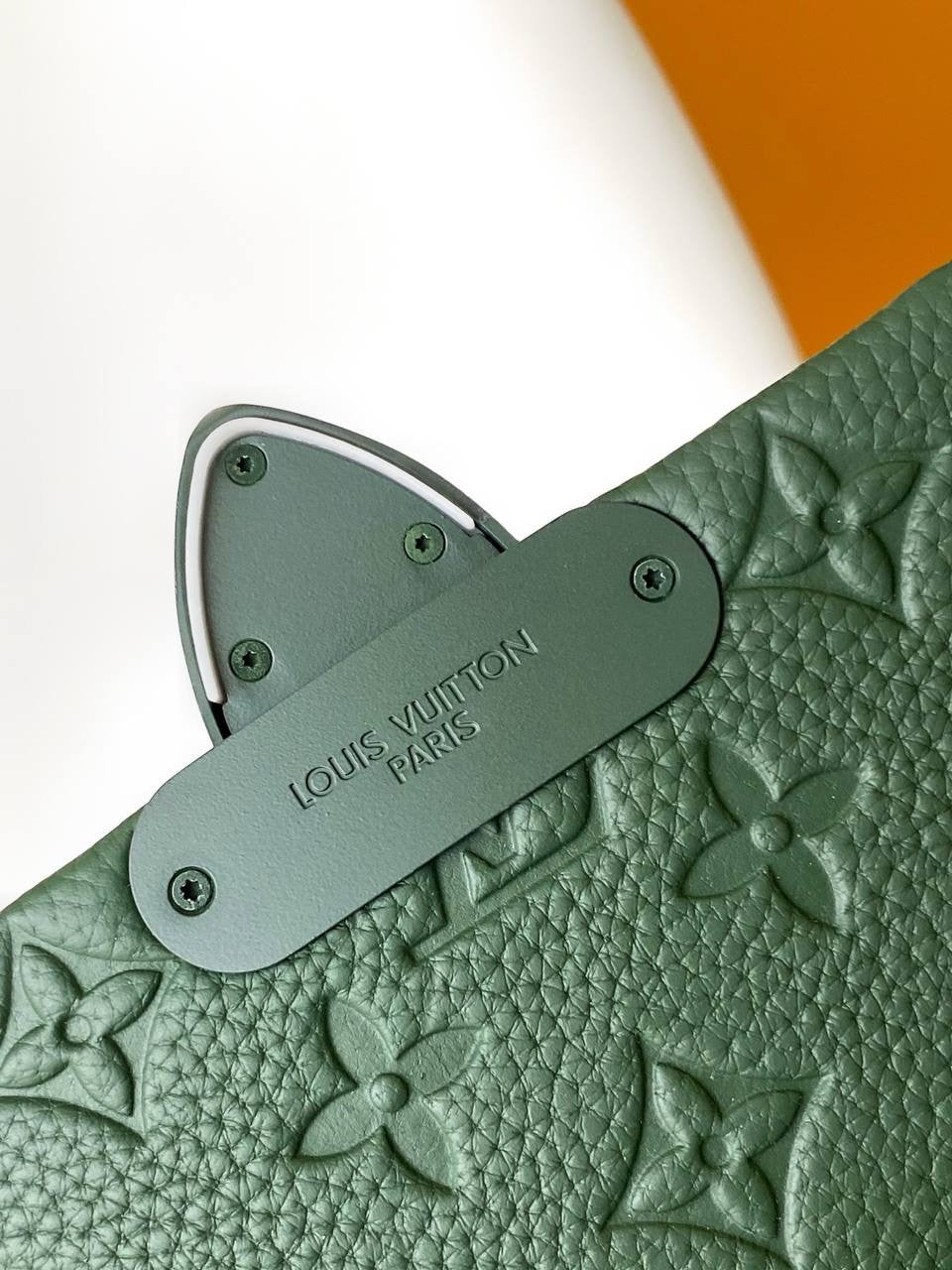 SACOCHE LOUIS VUITTON S CAPE TAURILLON VERT