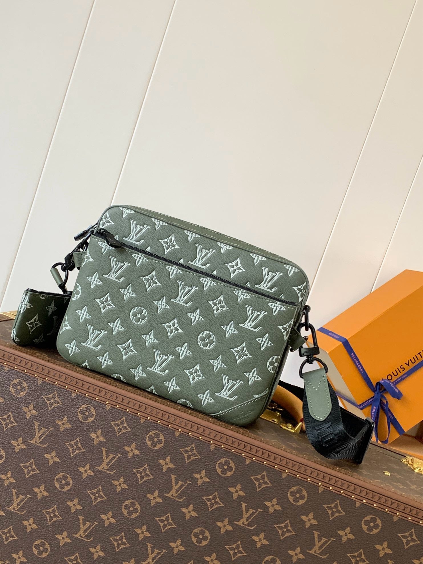 SACOCHE LOUIS VUITTON TRIO MESSENGER KAKI