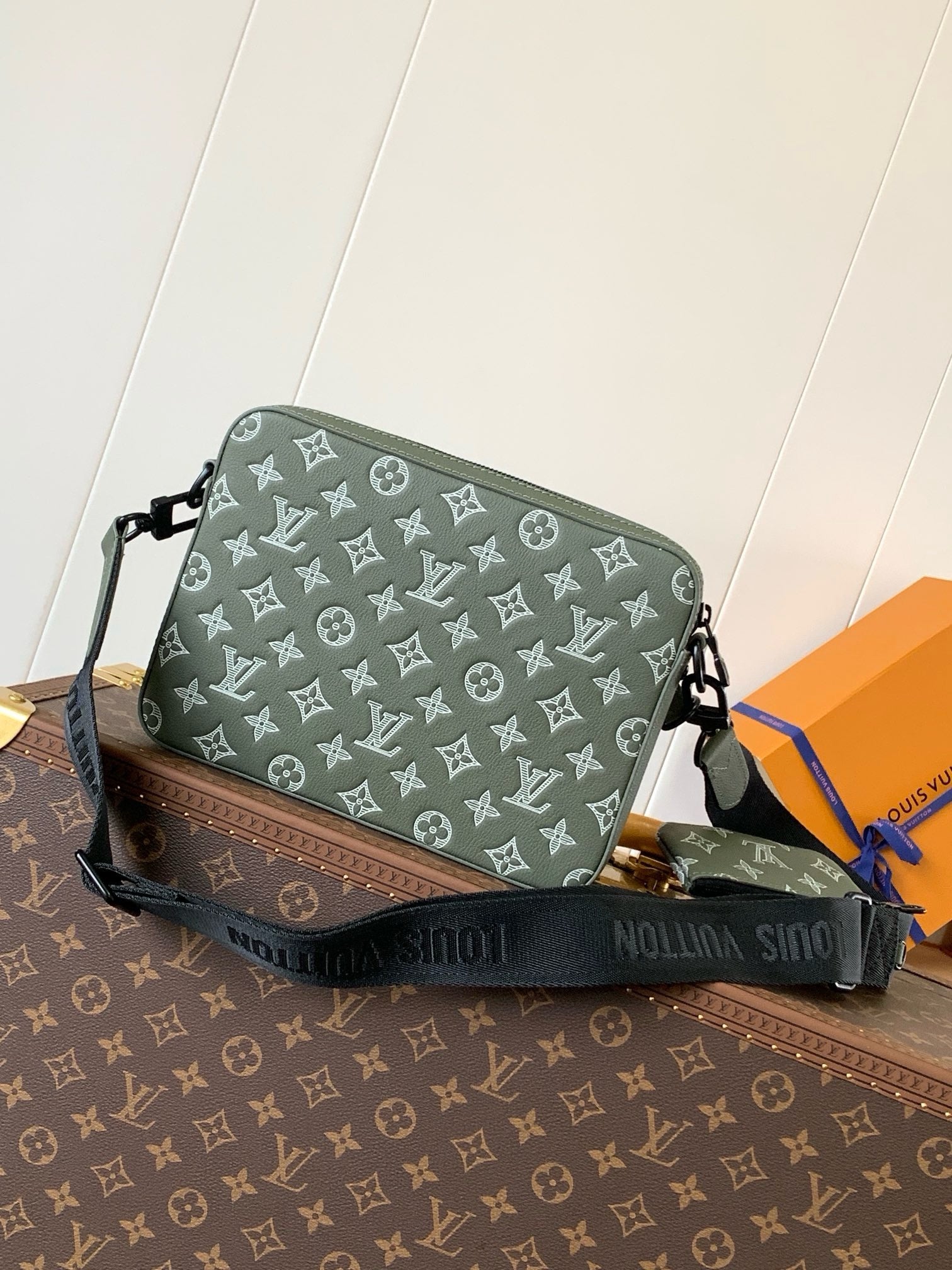 SACOCHE LOUIS VUITTON TRIO MESSENGER KAKI