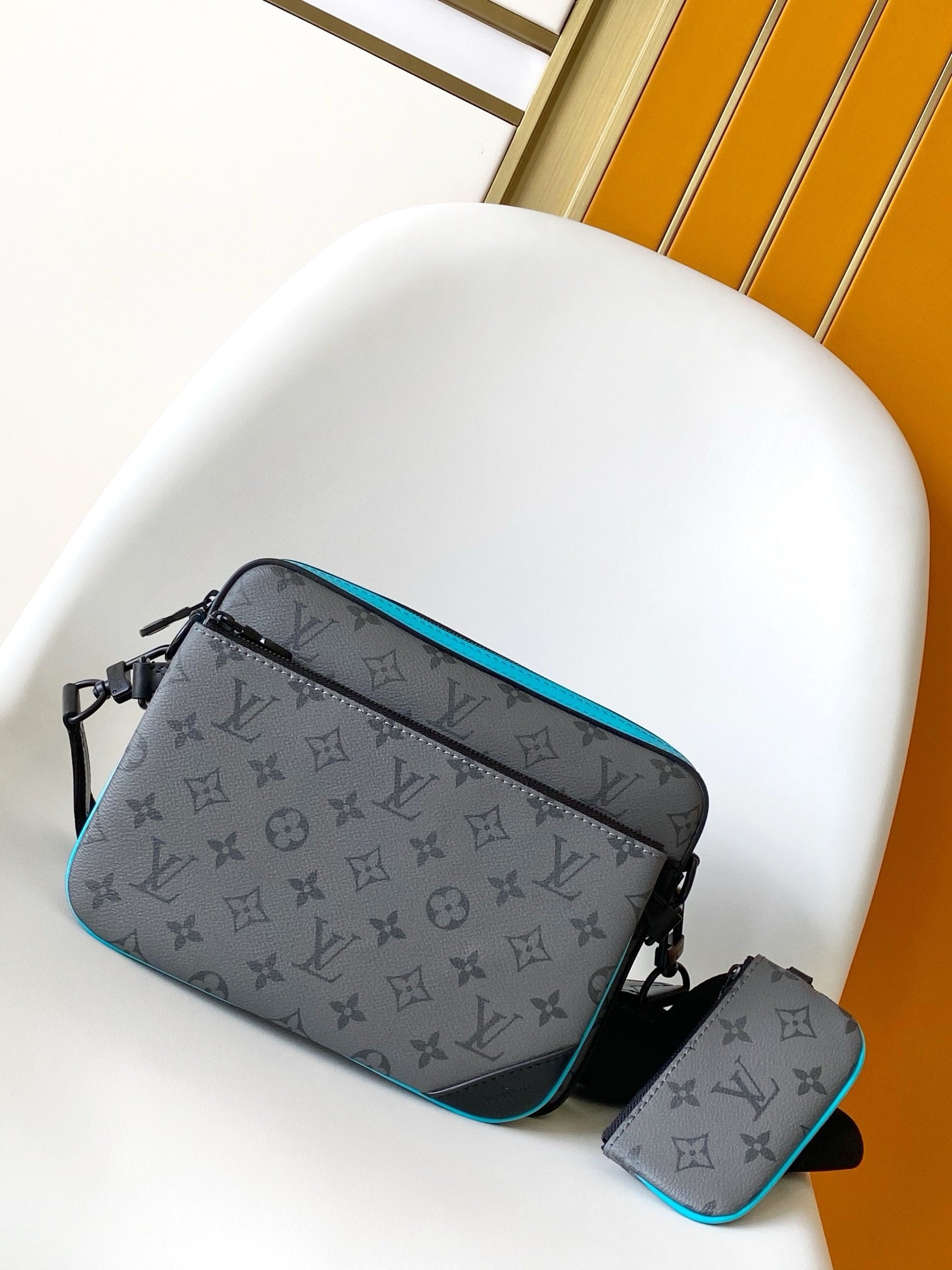 SACOCHE LOUIS VUITTON TRIO MESSENGER GRIS BLEU