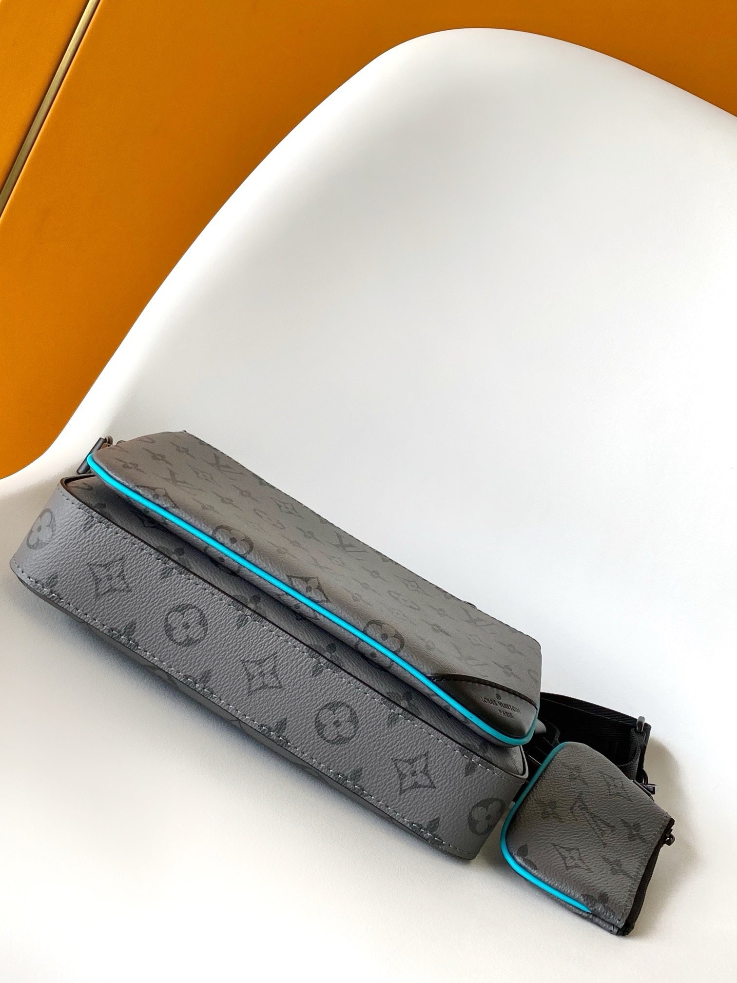SACOCHE LOUIS VUITTON TRIO MESSENGER GRIS BLEU