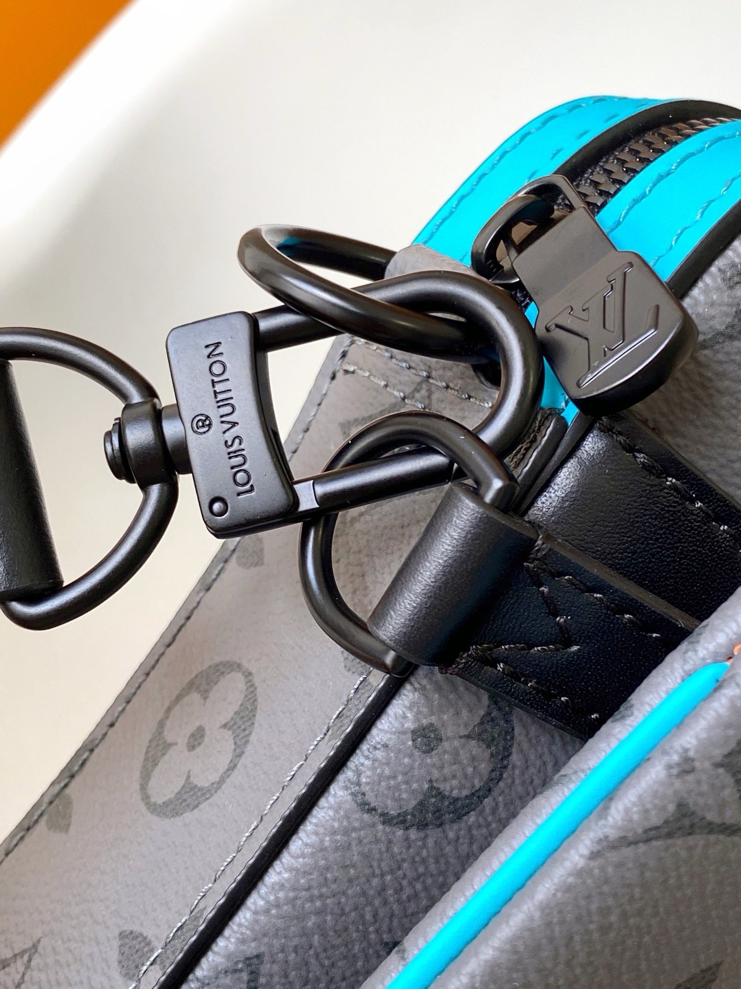 SACOCHE LOUIS VUITTON TRIO MESSENGER GRIS BLEU