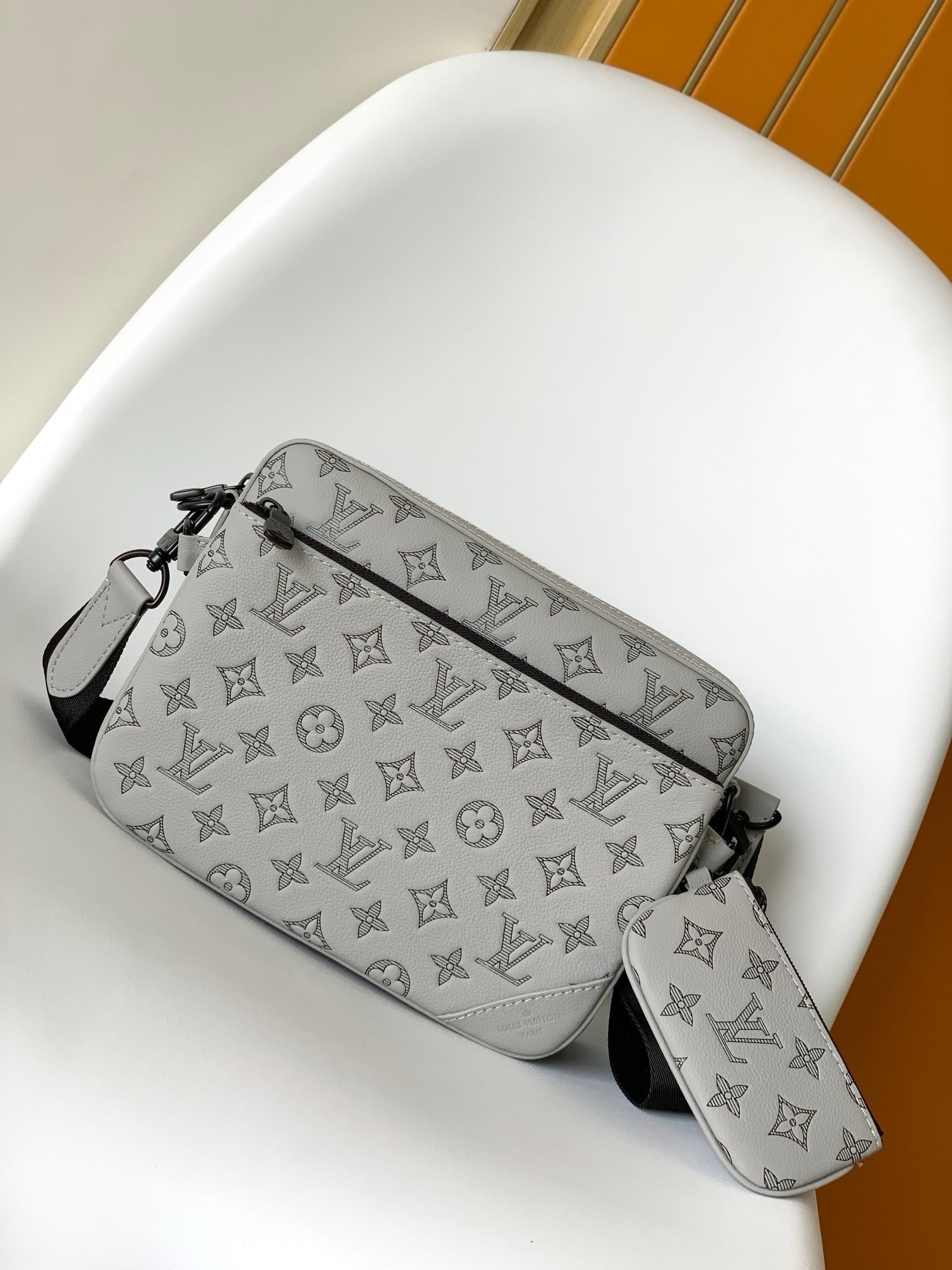 SACOCHE LOUIS VUITTON TRIO MESSENGER GRIS
