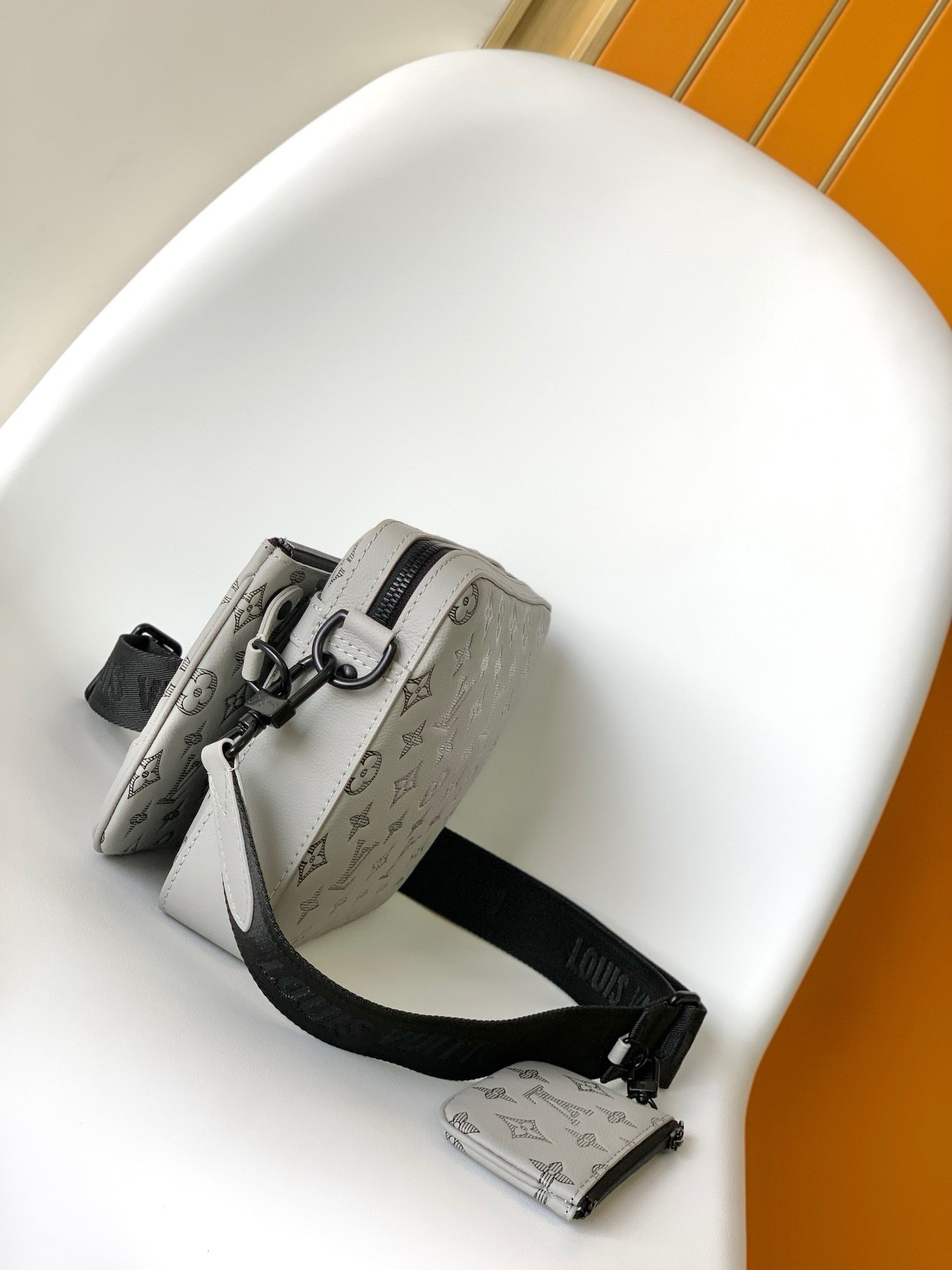 SACOCHE LOUIS VUITTON TRIO MESSENGER GRIS