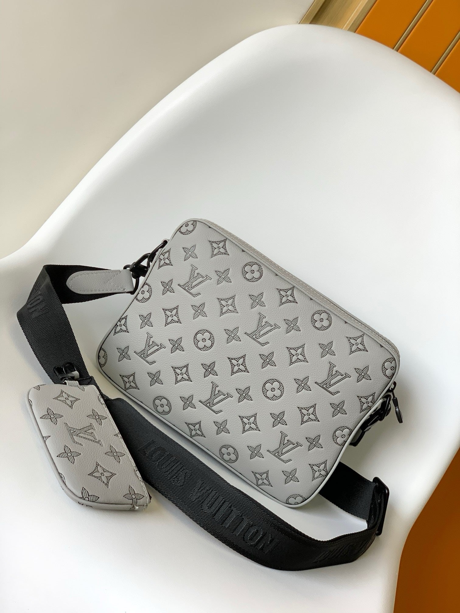 SACOCHE LOUIS VUITTON TRIO MESSENGER GRIS