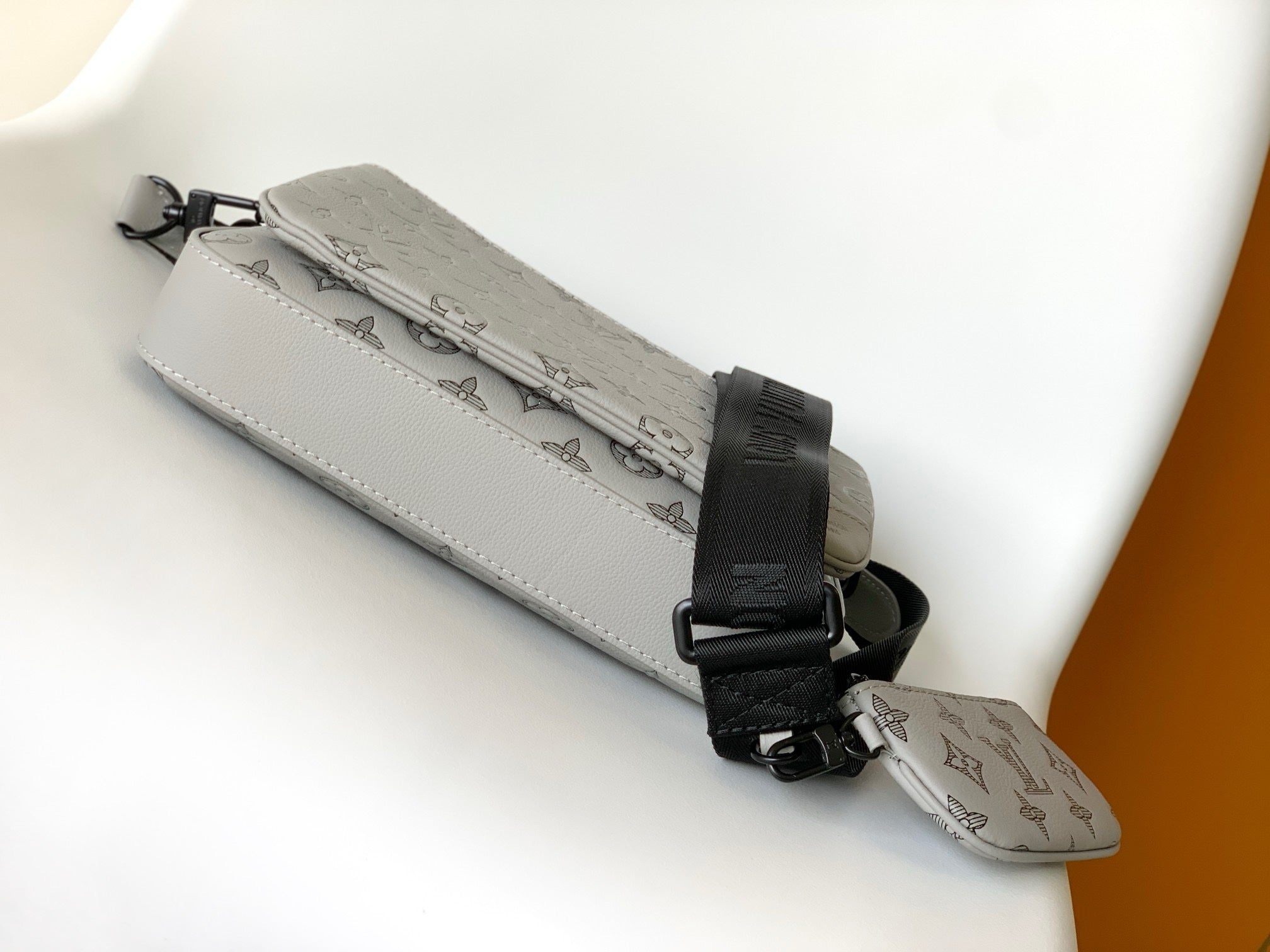 SACOCHE LOUIS VUITTON TRIO MESSENGER GRIS