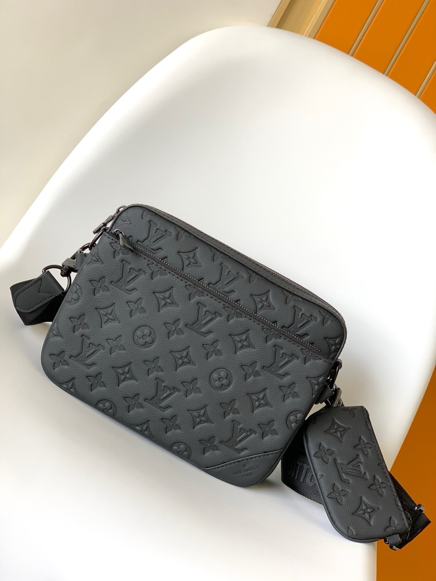 SACOCHE LOUIS VUITTON TRIO MESSENGER BLACK SHADOW