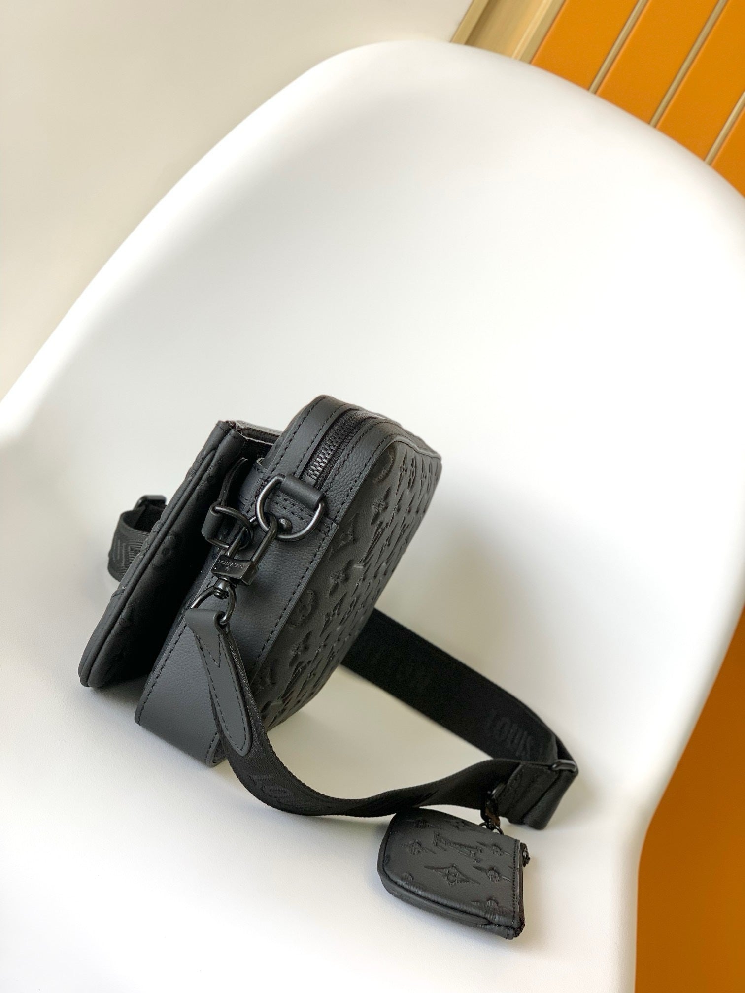 SACOCHE LOUIS VUITTON TRIO MESSENGER BLACK SHADOW