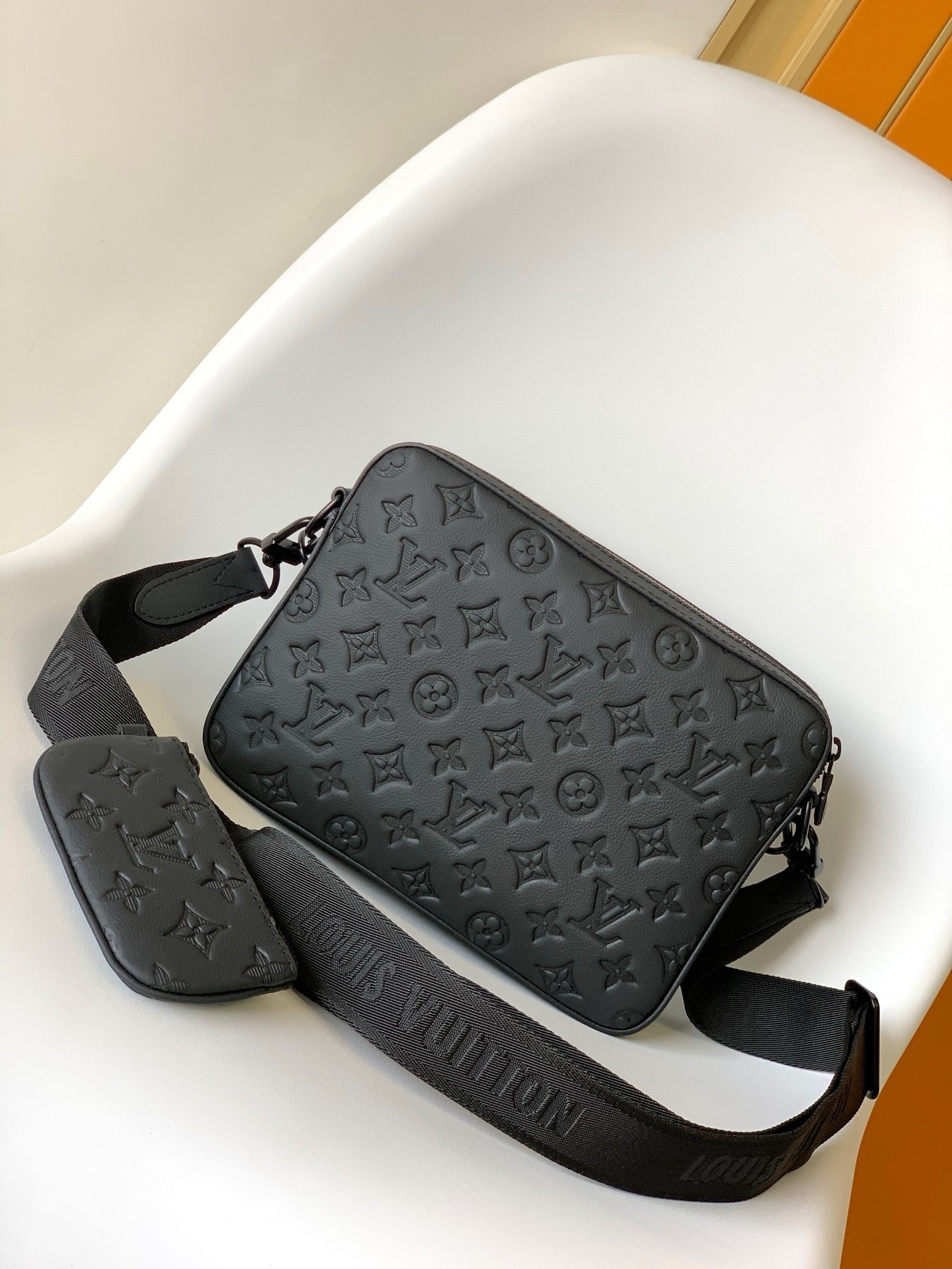 SACOCHE LOUIS VUITTON TRIO MESSENGER BLACK SHADOW