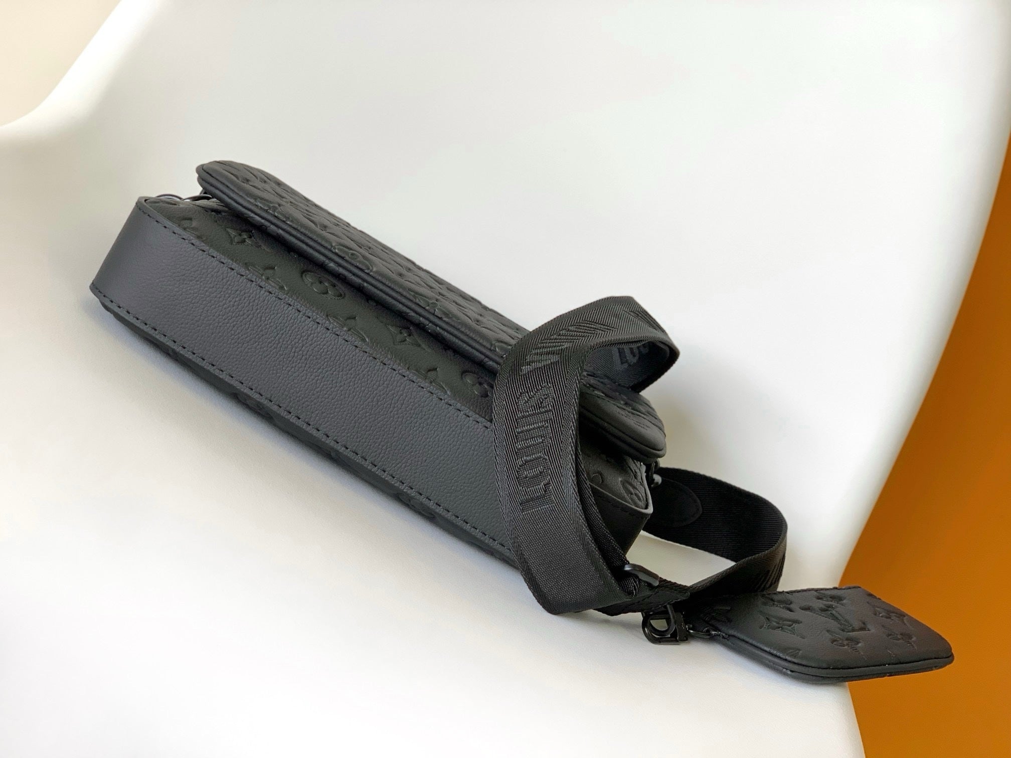 SACOCHE LOUIS VUITTON TRIO MESSENGER BLACK SHADOW