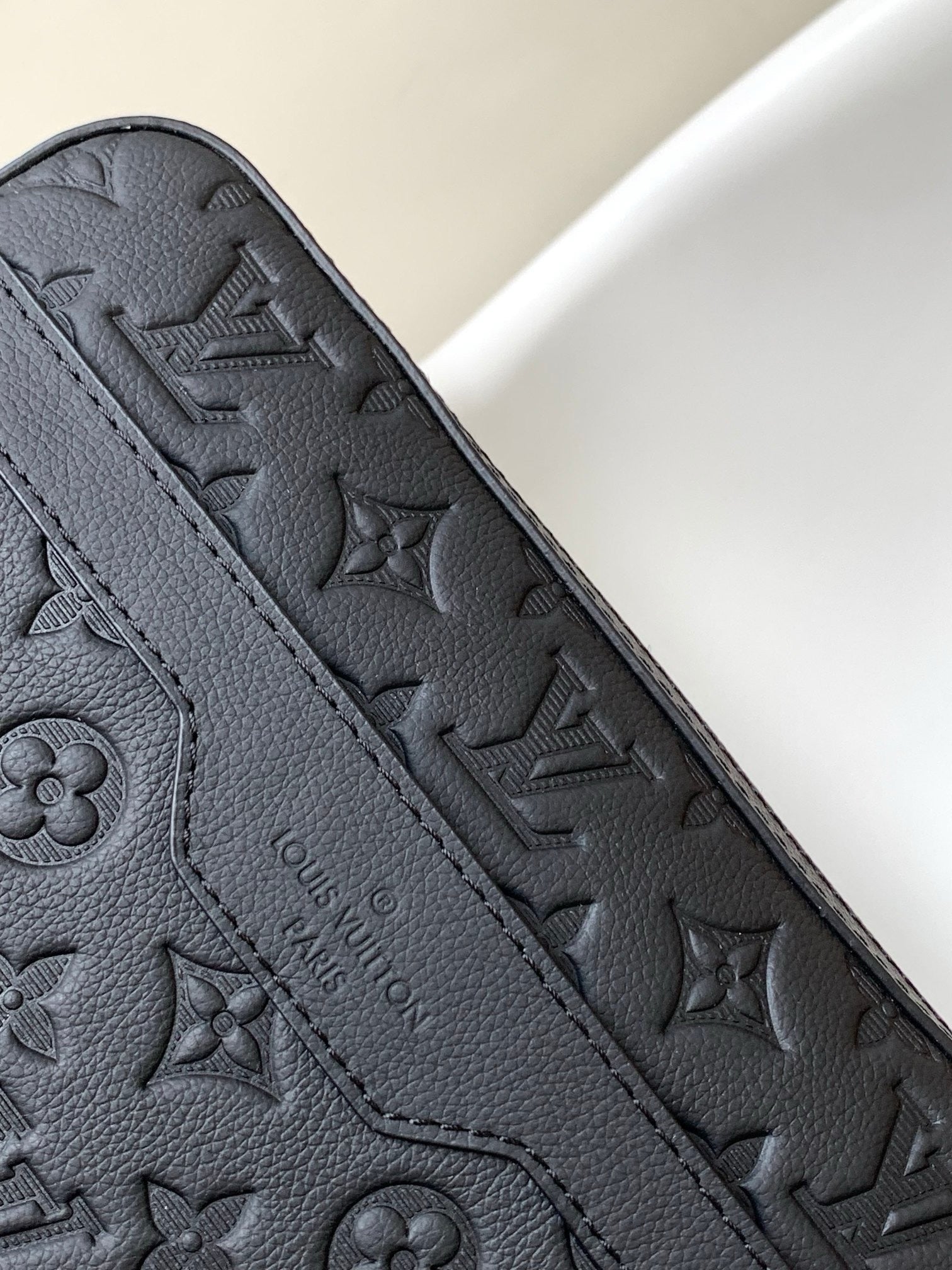 SACOCHE LOUIS VUITTON TRIO MESSENGER BLACK SHADOW