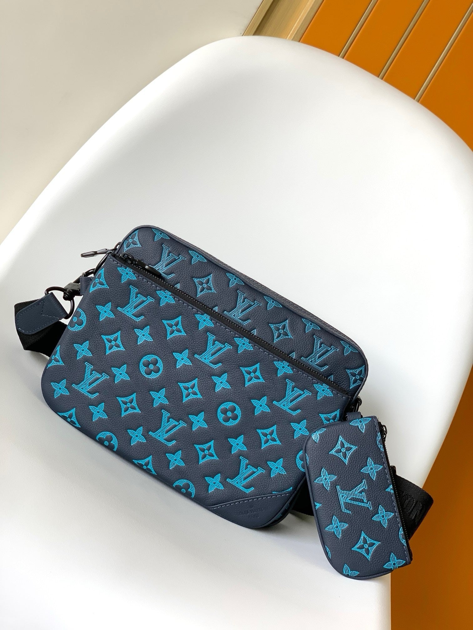 SACOCHE LOUIS VUITTON TRIO MESSENGER BLEU