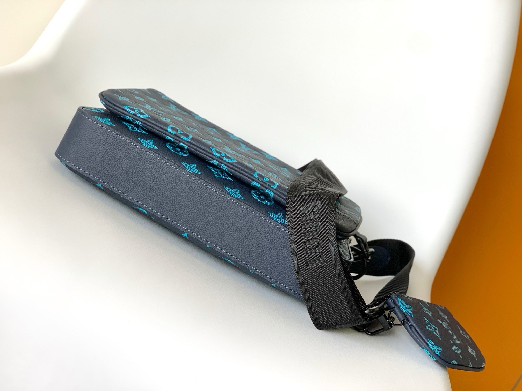 SACOCHE LOUIS VUITTON TRIO MESSENGER BLEU