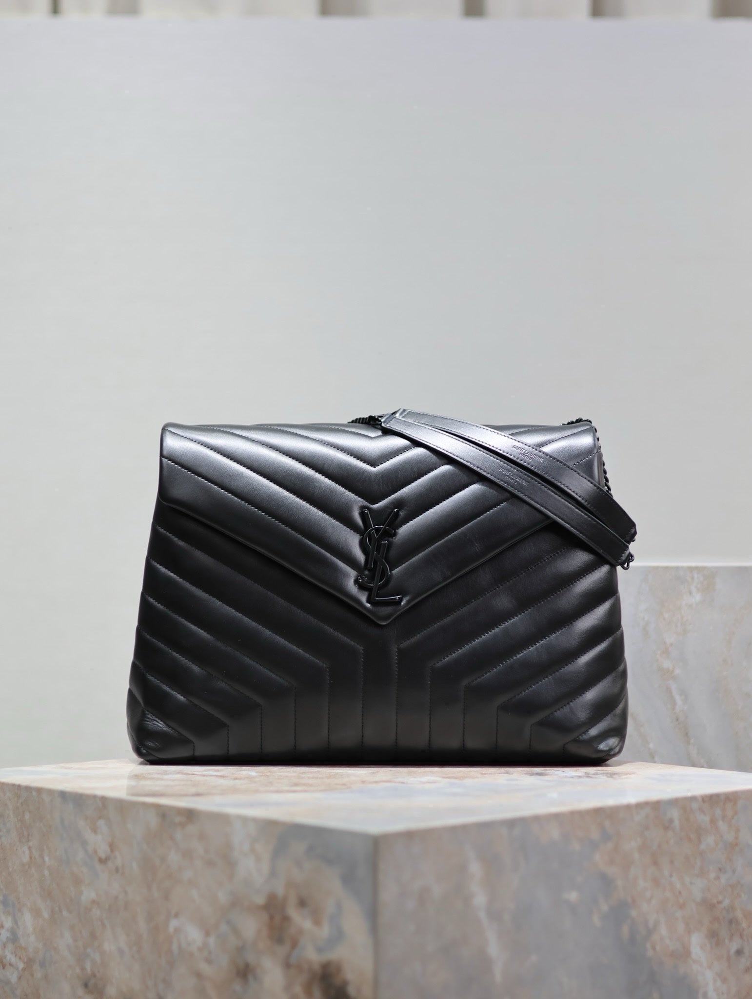 Sac A Main Yves Saint Laurent Loulou Noir