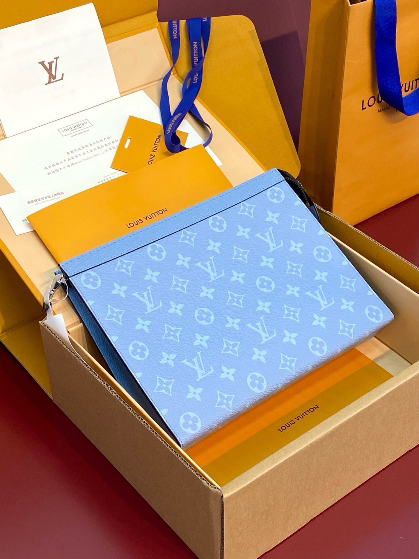 POCHETTE VOYAGE LOUIS VUITTON BLEU