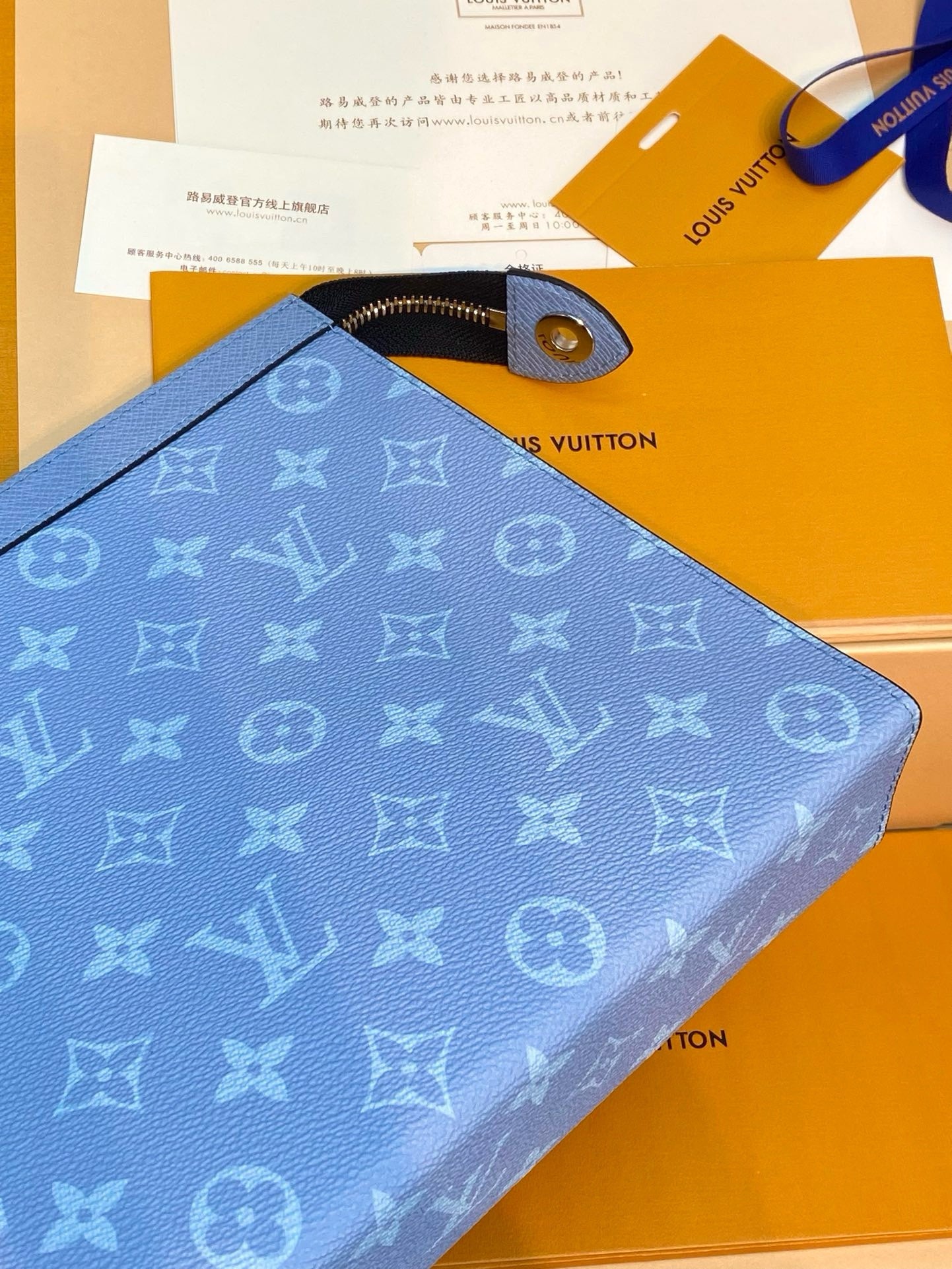 POCHETTE VOYAGE LOUIS VUITTON BLEU