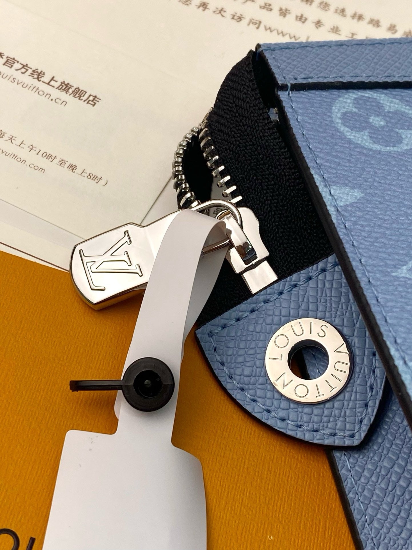 POCHETTE VOYAGE LOUIS VUITTON BLEU