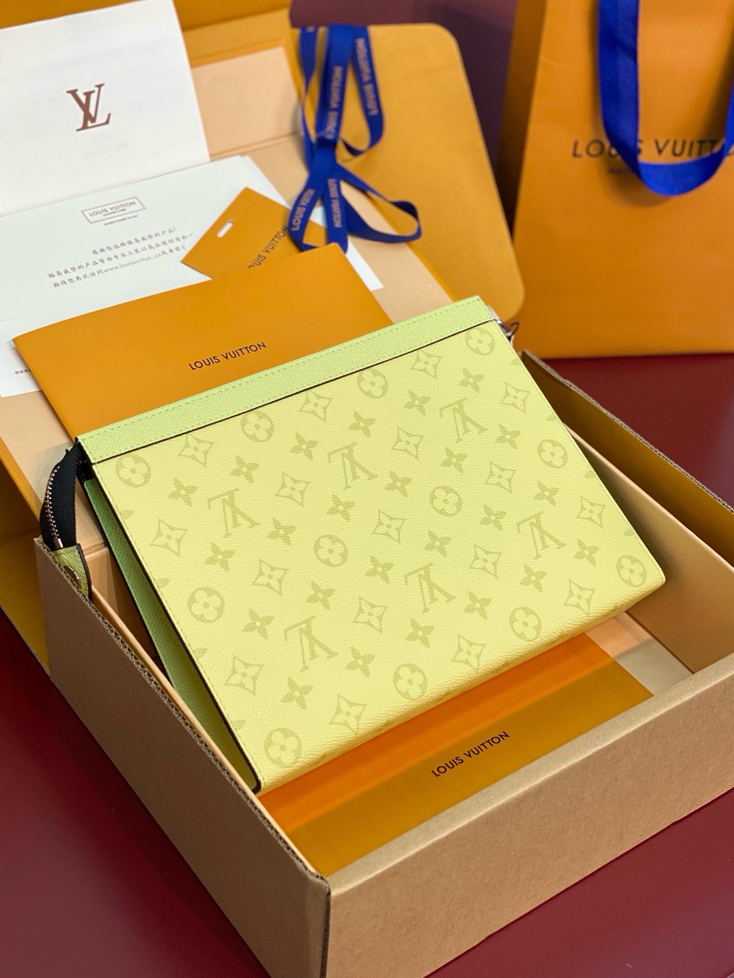 POCHETTE VOYAGE LOUIS VUITTON JAUNE