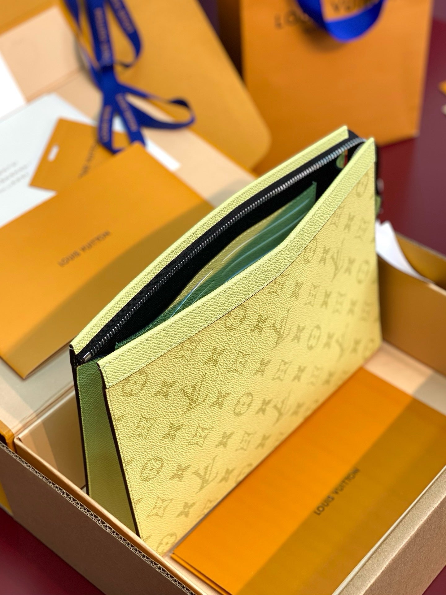 POCHETTE VOYAGE LOUIS VUITTON JAUNE